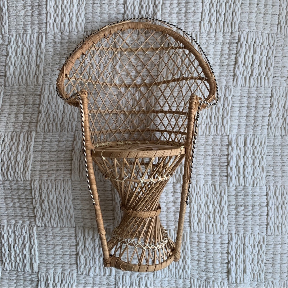 LIKE NEW MINI VINTAGE WICKER PEACOCK CHAIR PLANT CHAIR
